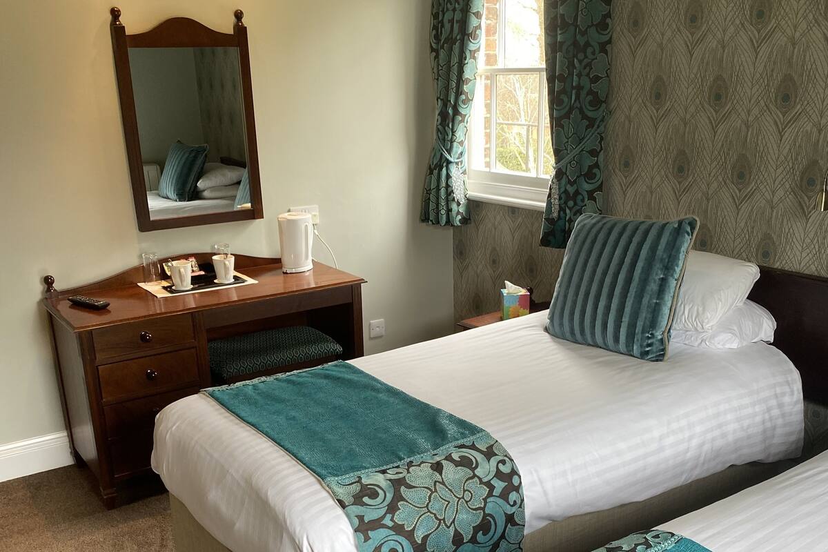 Standard Twin Room | Premium bedding, desk, blackout drapes, iron/ironing board (on request)