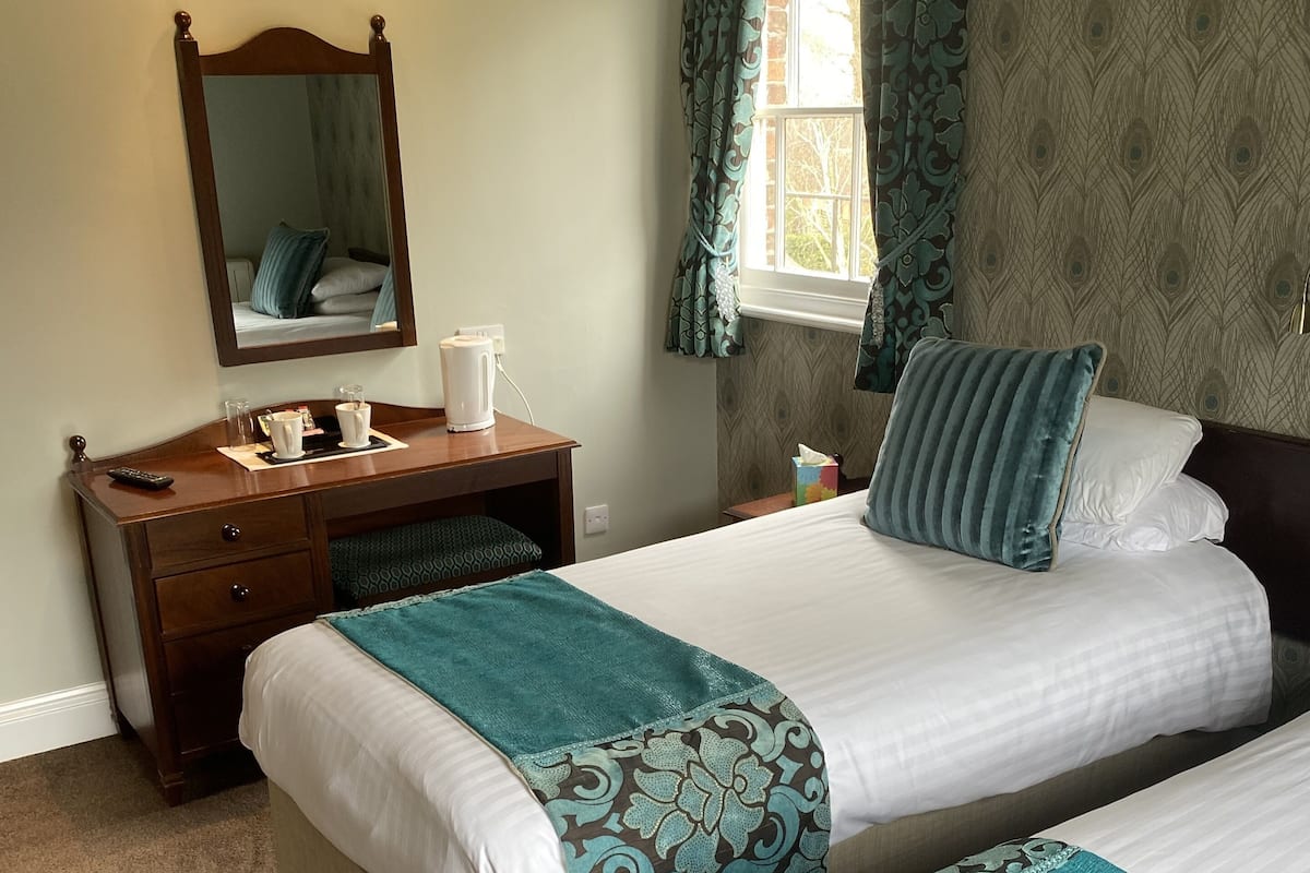 Standard Twin Room | 1 bedroom, premium bedding, desk, blackout drapes