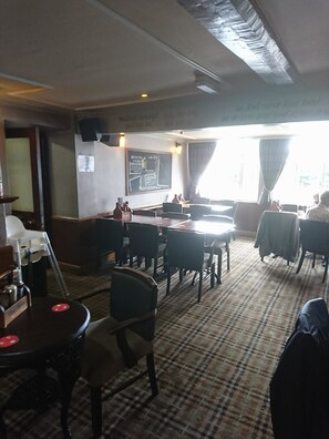 2 bars/lounges - The Vine Hotel (Skegness)
