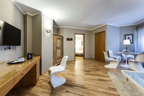 Suite Exécutive | Minibar, coffres-forts dans les chambres, bureau, chambres insonorisées