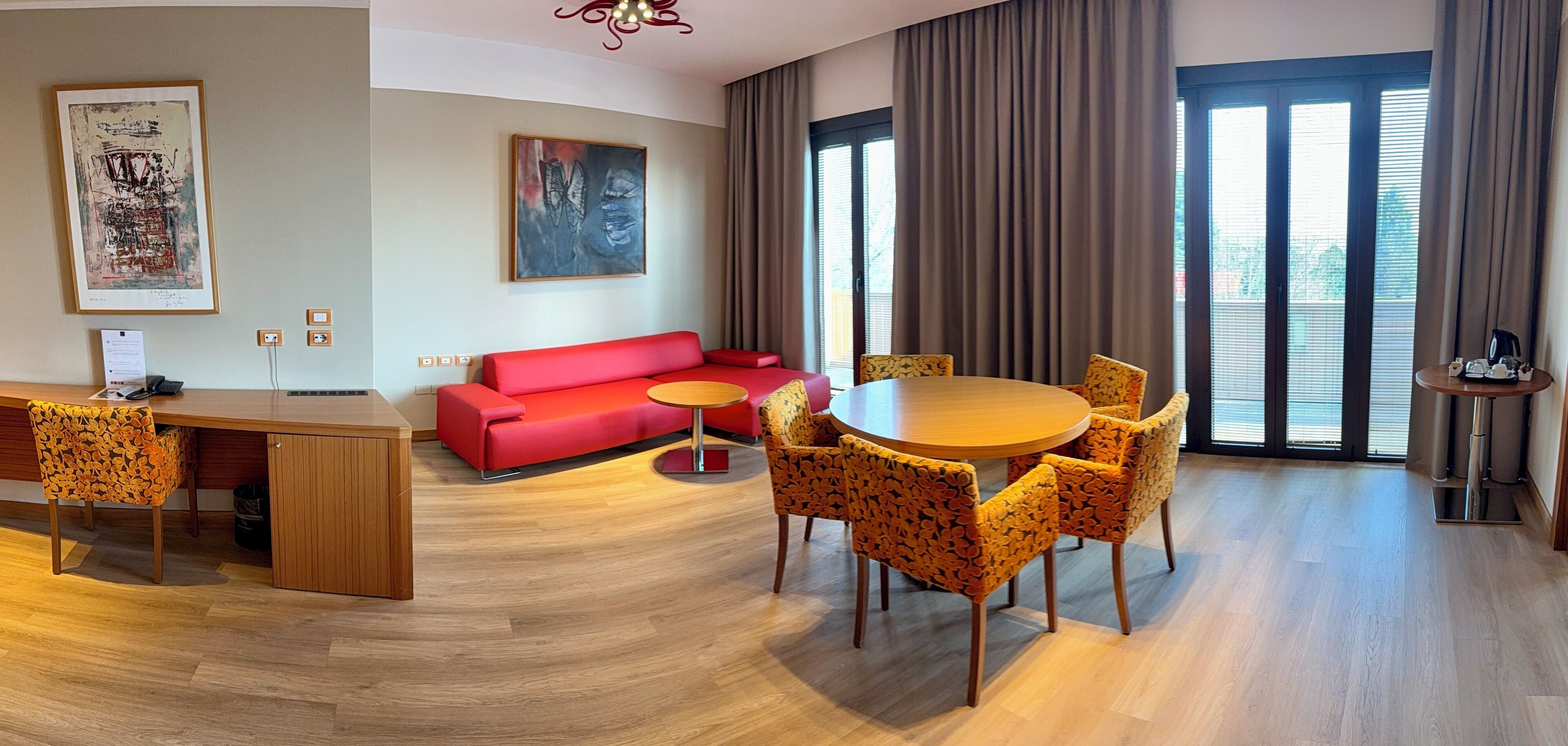 Suite (Master) | Minibar, in-room safe, desk, soundproofing