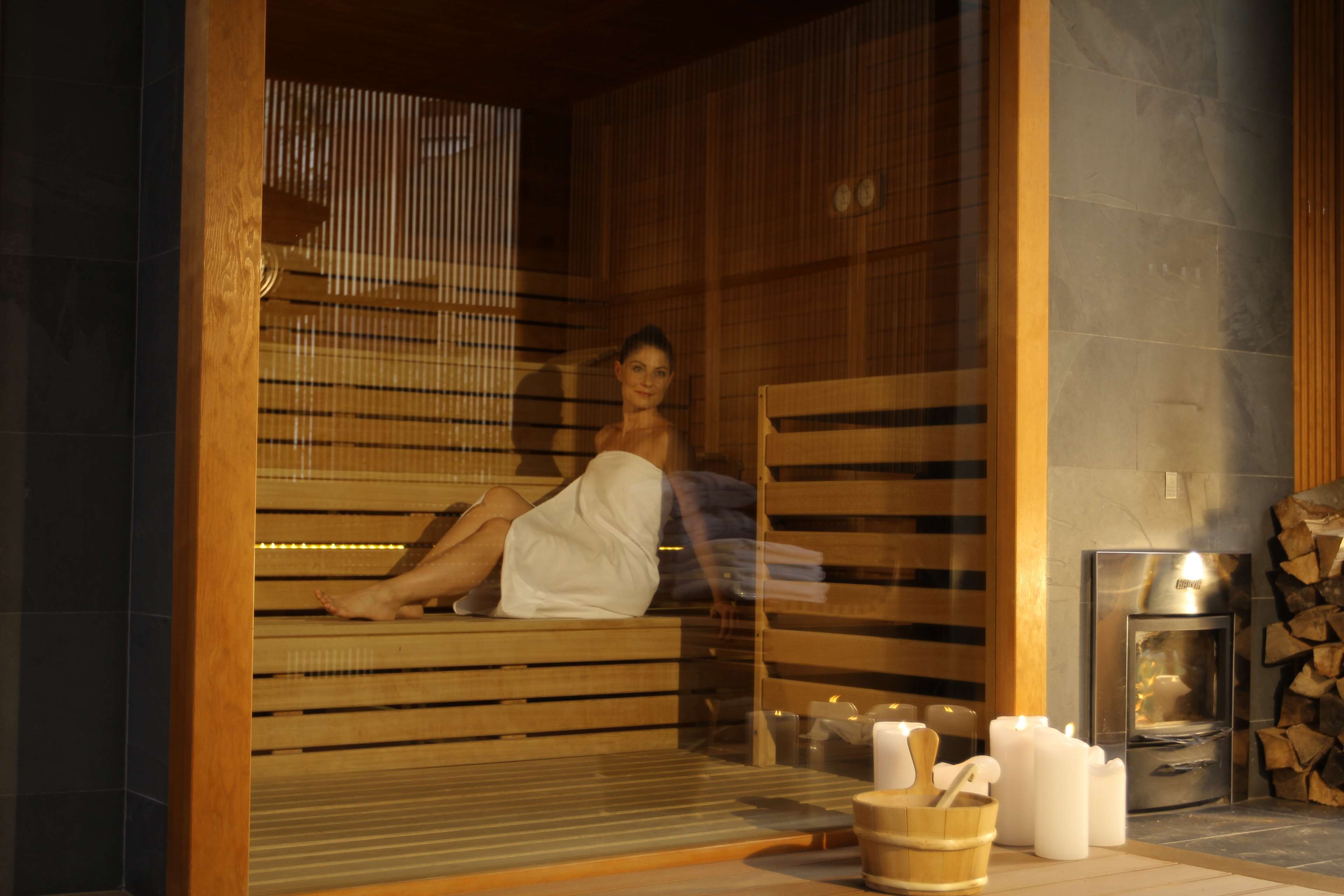 sauna, hot tub, steam room, turkish bath/hammam, body treatments
