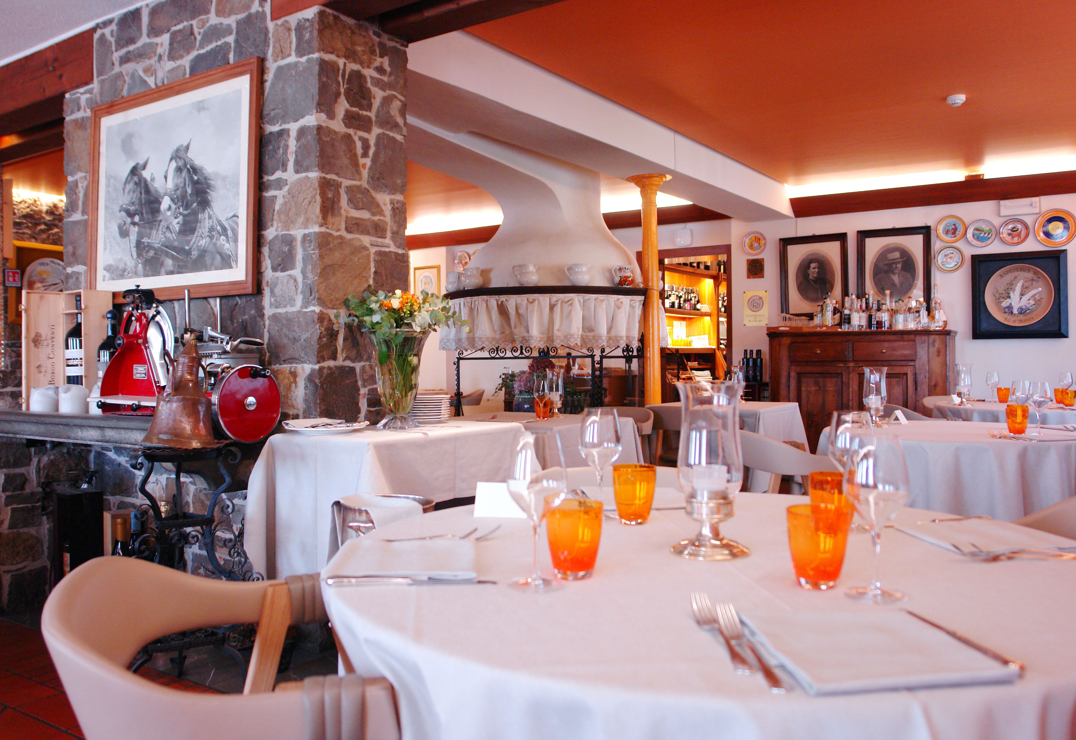 2 restaurants, breakfast, lunch, dinner served; italian cuisine