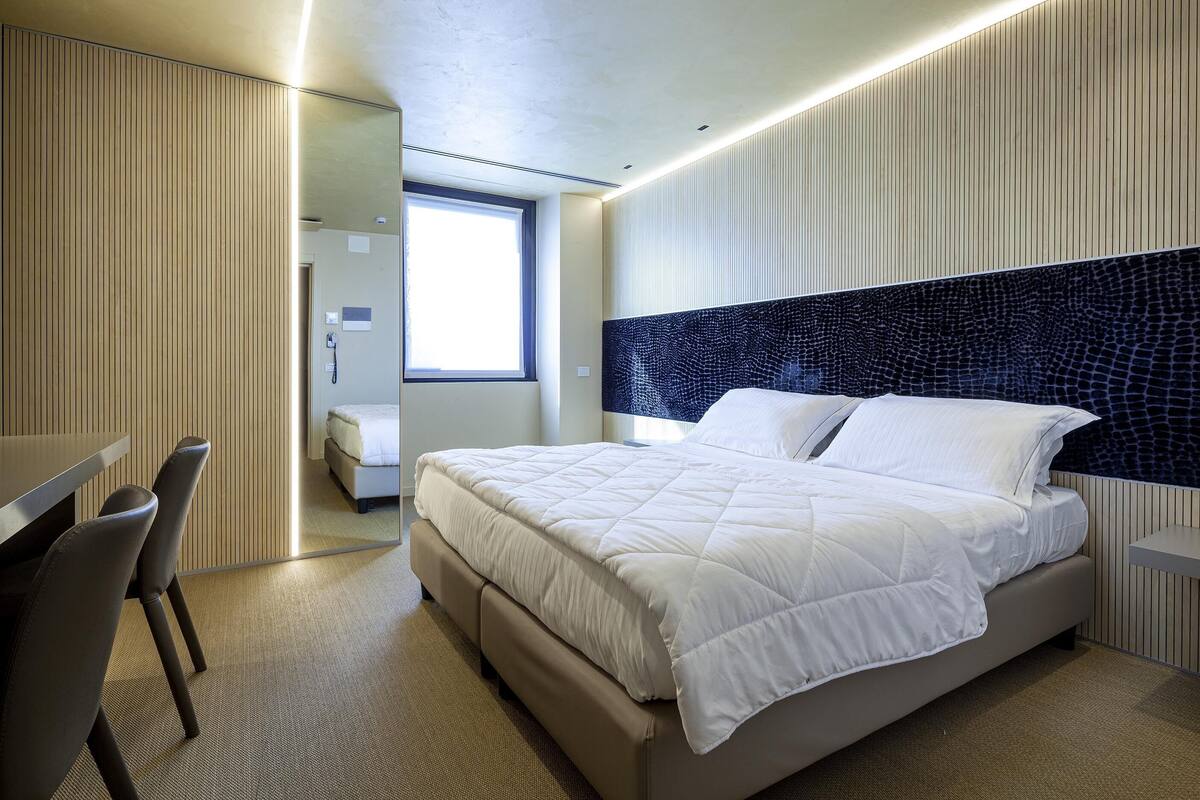 Minibar, coffres-forts dans les chambres, bureau, chambres insonorisées