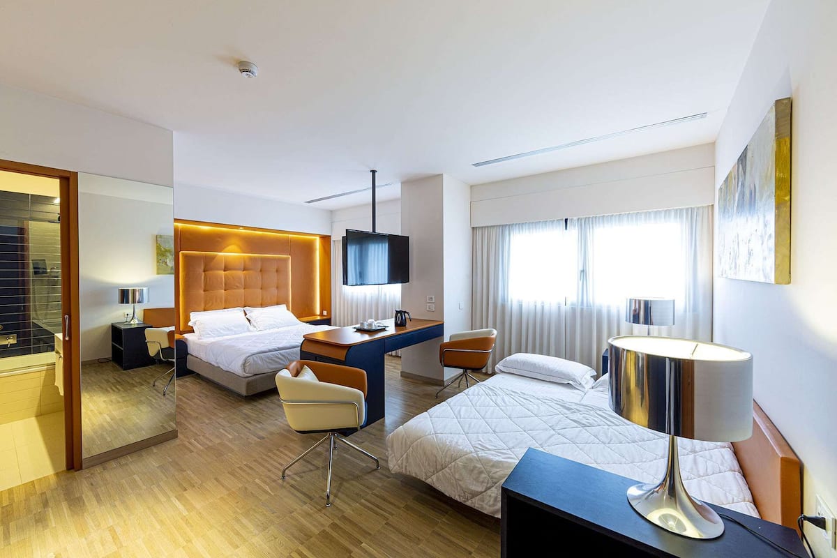 junior quadruple room | minibar, in-room safe, desk, soundproofing