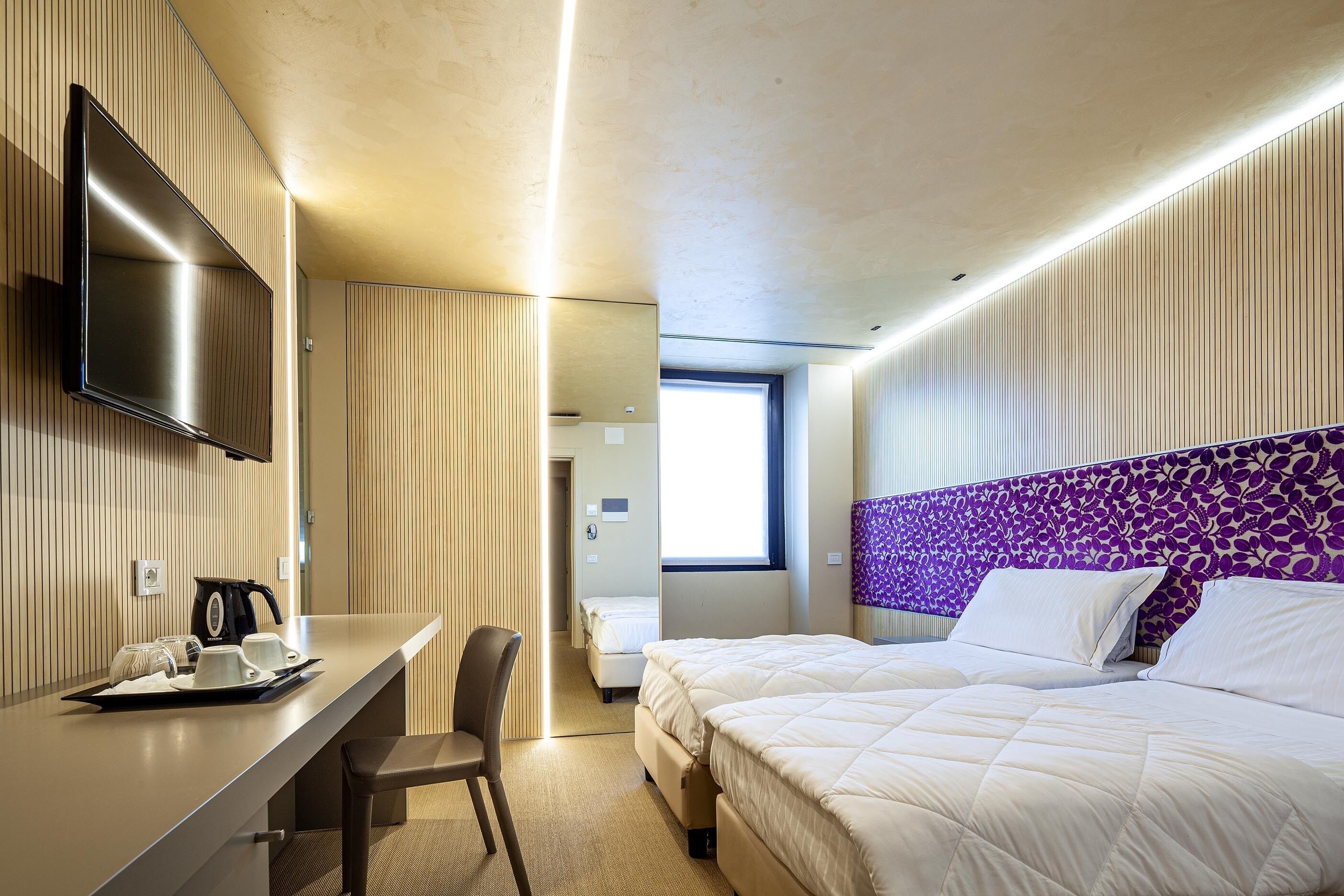 deluxe double room | minibar, in-room safe, desk, soundproofing