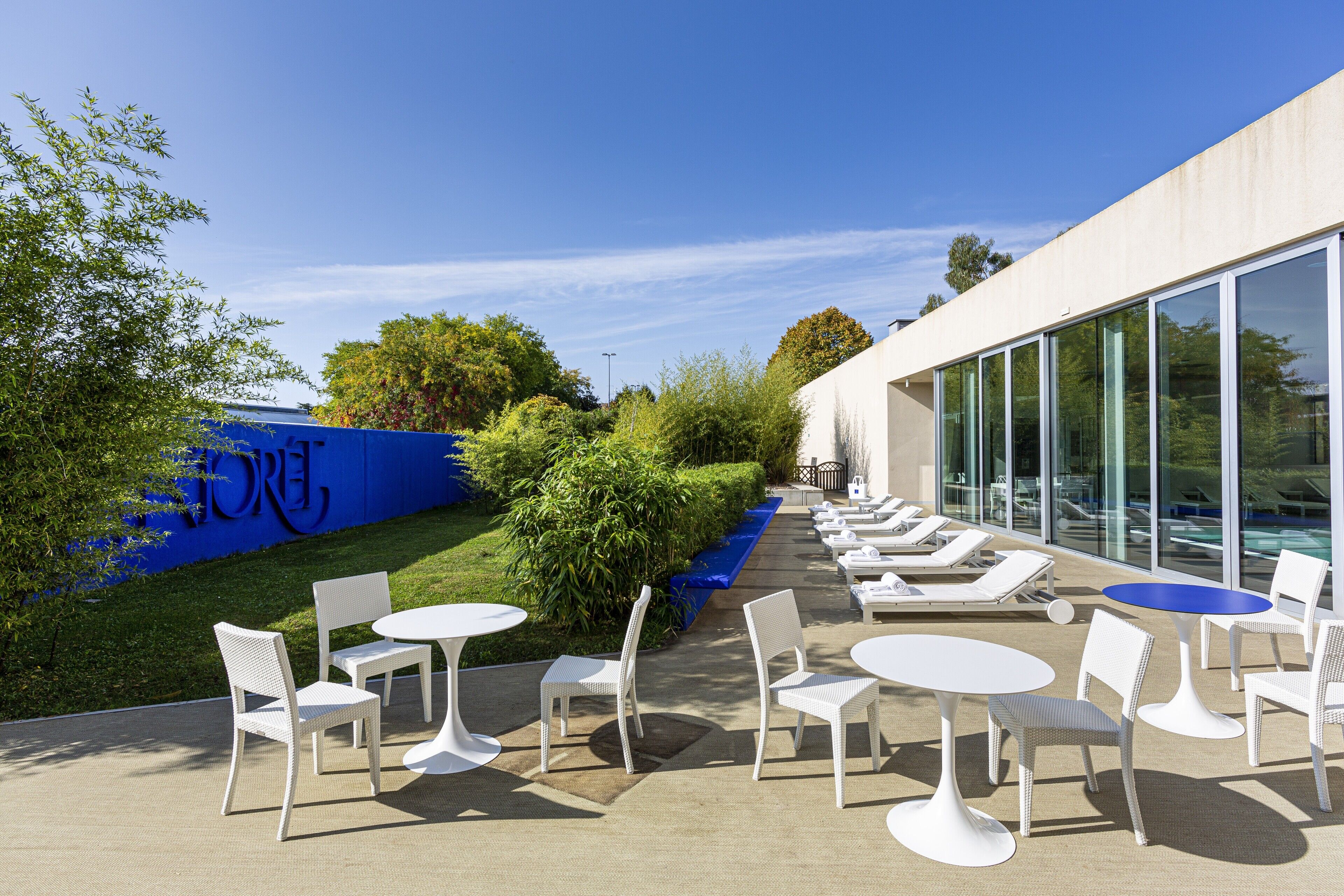 المنشأة من الخارج