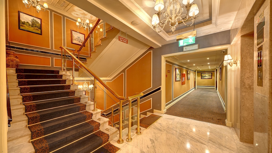 Ascot Hotel