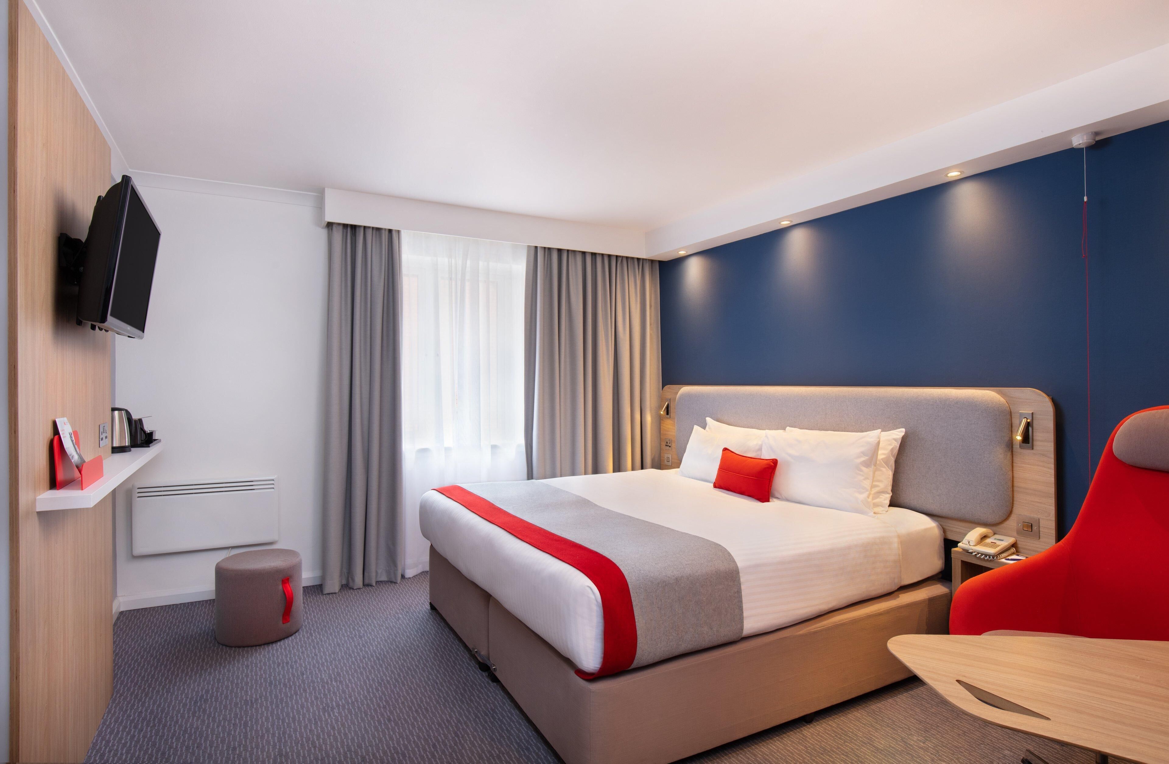 Premium bedding, in-room safe, desk, laptop workspace