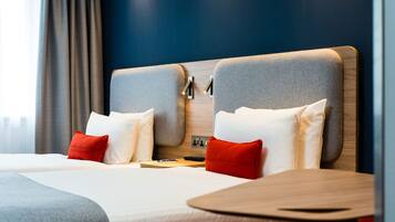 Rom – standard, 2 enkeltsenger (with Free Hot Breakfast) | Sengetøy av topp kvalitet, safe på rommet og skrivebord