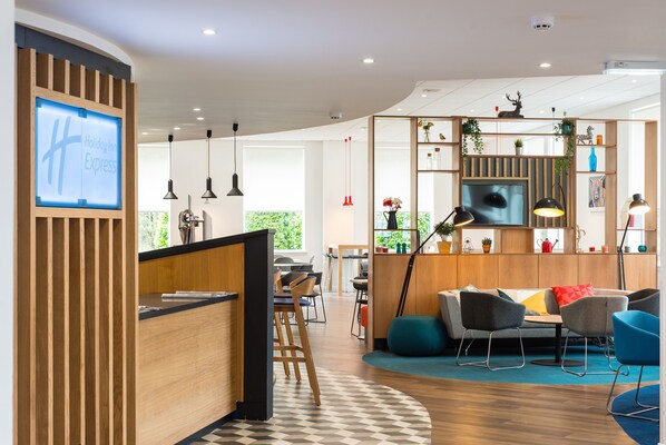 Lobby - Holiday Inn Express Strathclyde Park M74 JCT 5 by IHG (Glasgow)