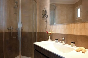 Shower, hair dryer, towels - Canvas by Mitsis Belvedere (Corfu)