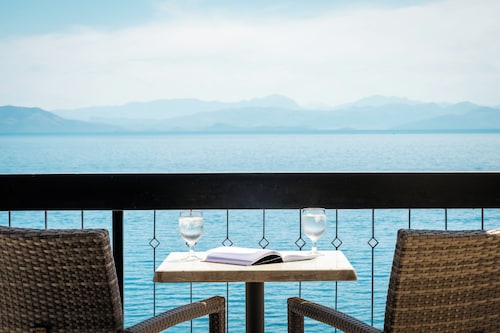 Canvas by Mitsis Belvedere