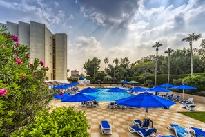 Outdoor pool, pool umbrellas, sun loungers