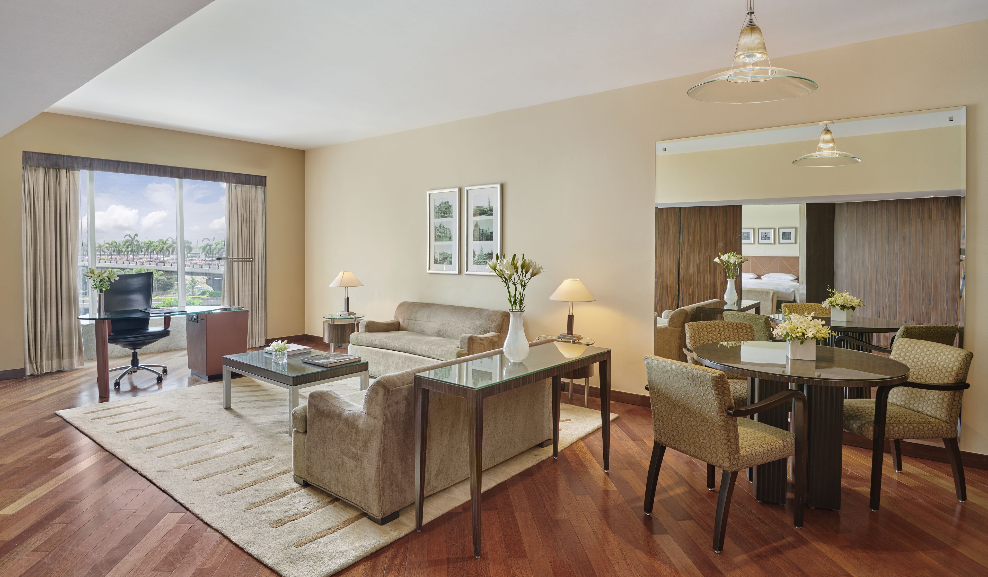 Regency, Executive Suite | Living area | 40-inch LCD TV with satellite channels, TV, iPod dock