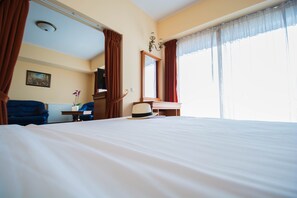 1 bedroom, hypo-allergenic bedding, Select Comfort beds, minibar