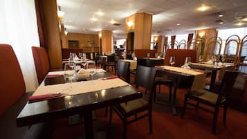 Breakfast, lunch, dinner served; international cuisine, garden views