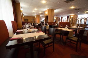 Breakfast, lunch, dinner served; international cuisine, garden views