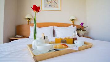 Hypo-allergenic bedding, Select Comfort beds, minibar, in-room safe