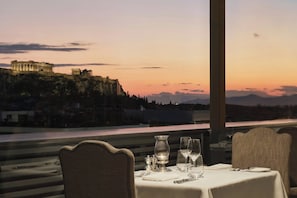 Breakfast, lunch, dinner served; Greek cuisine
