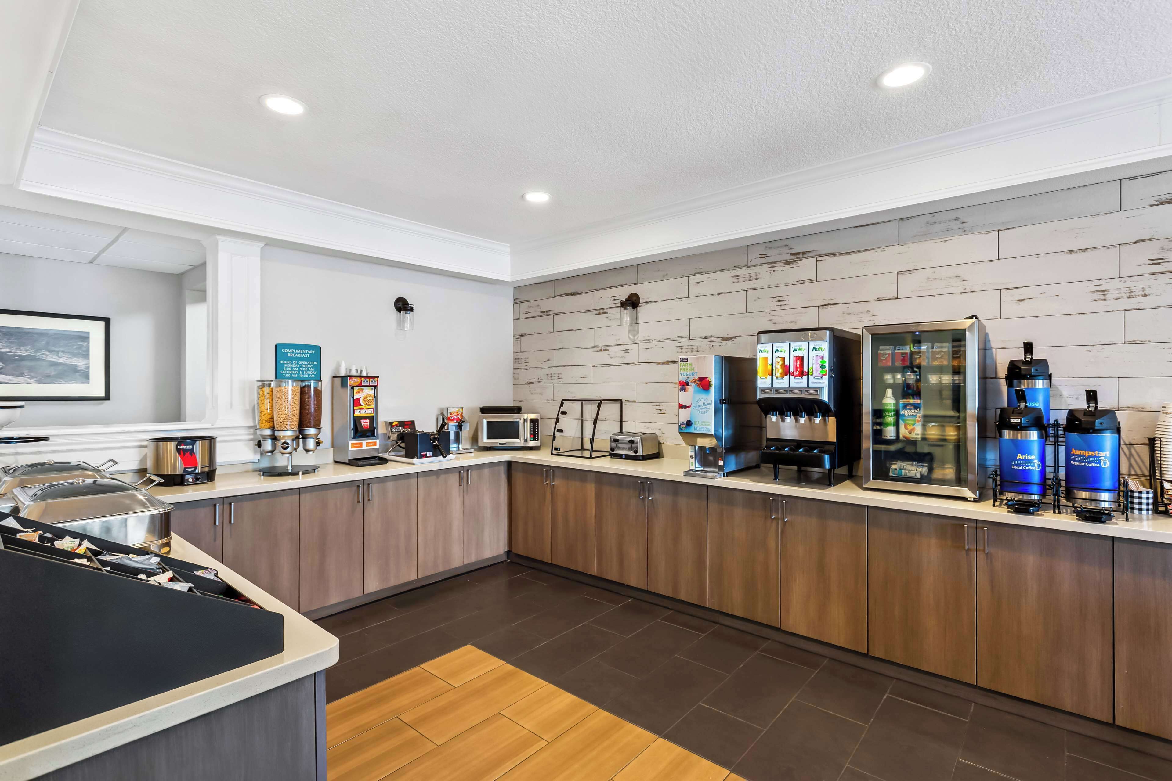 free daily full breakfast