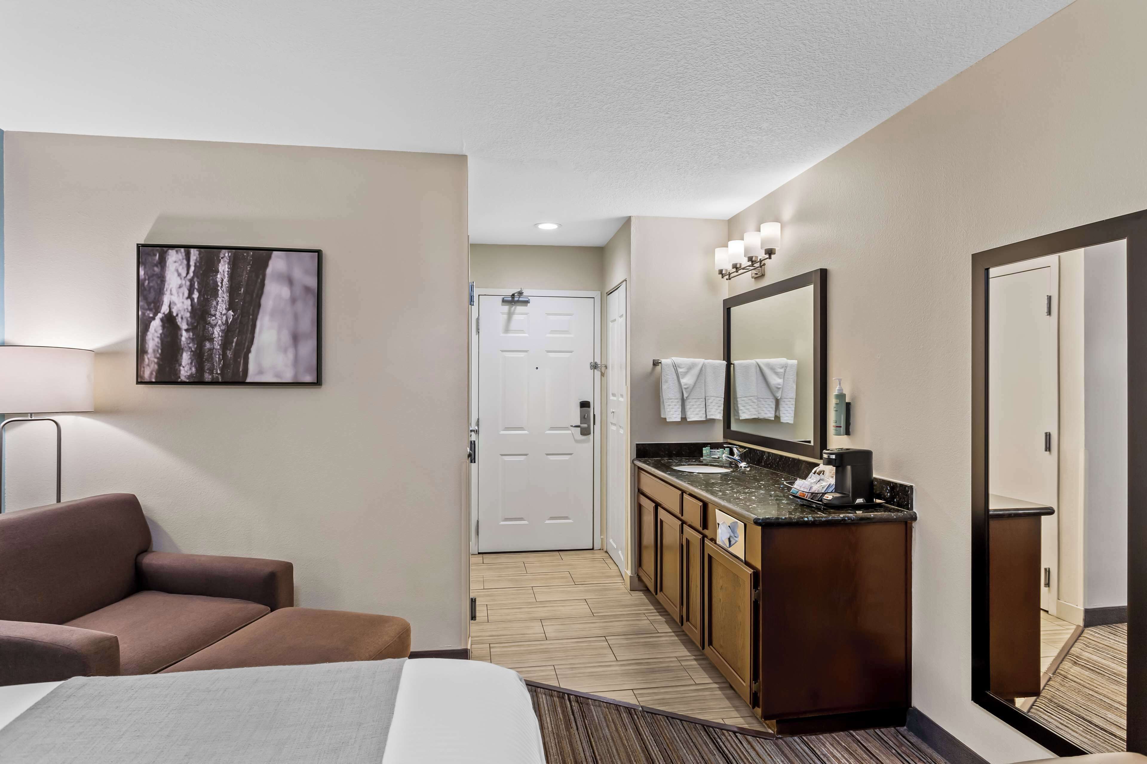 desk, iron/ironing board, free cots/infant beds, rollaway beds