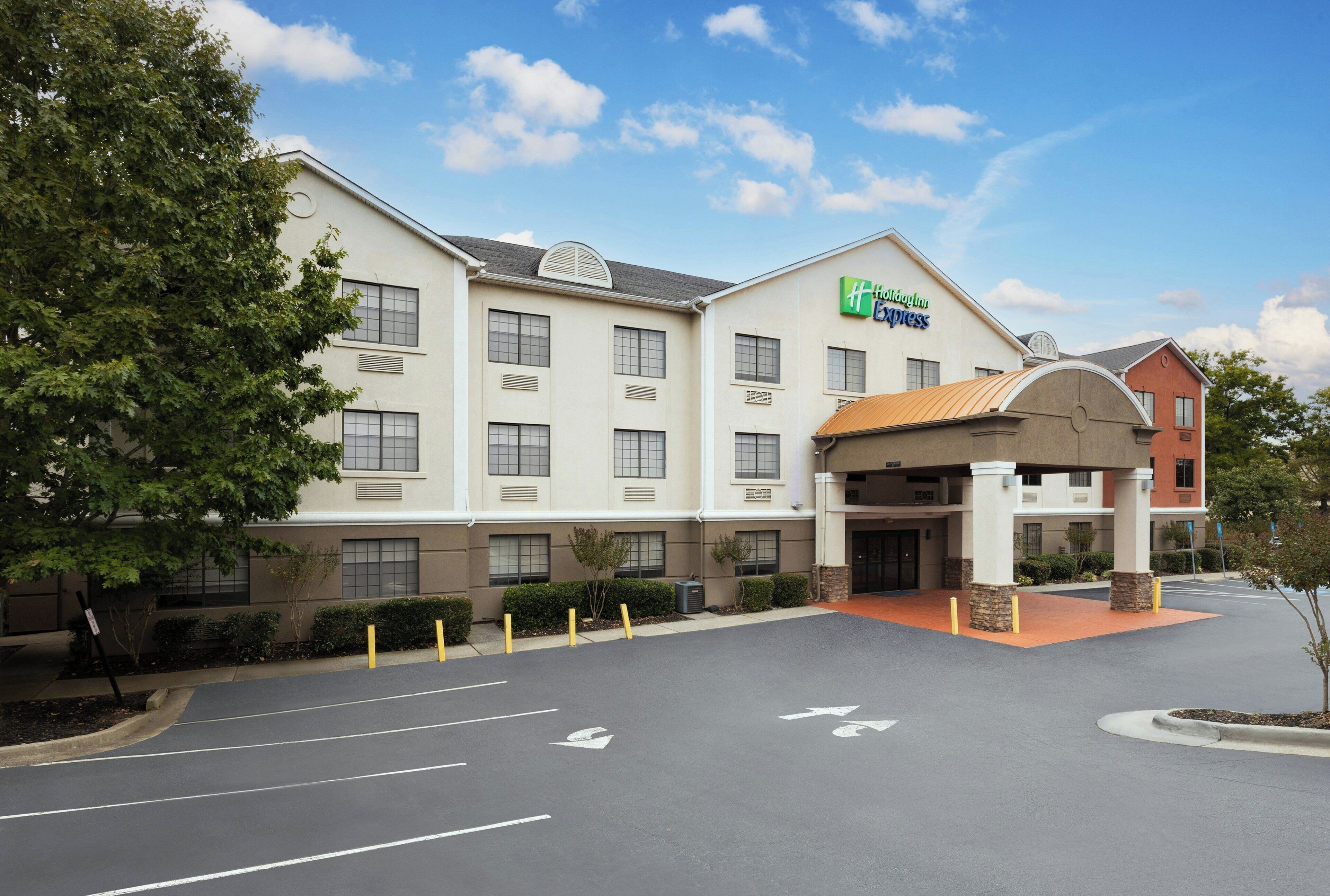 A Holiday Inn Express hotel with a parking lot and a covered entrance.