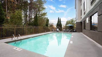 Outdoor pool, open 10:00 AM to 10:00 PM, pool loungers