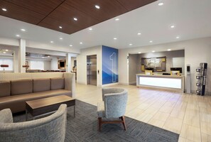 A hotel lobby with a reception desk, seating area, and a kitchenette. - Holiday Inn Express & Suites Acworth - Kennesaw Northwest by IHG (Acworth)