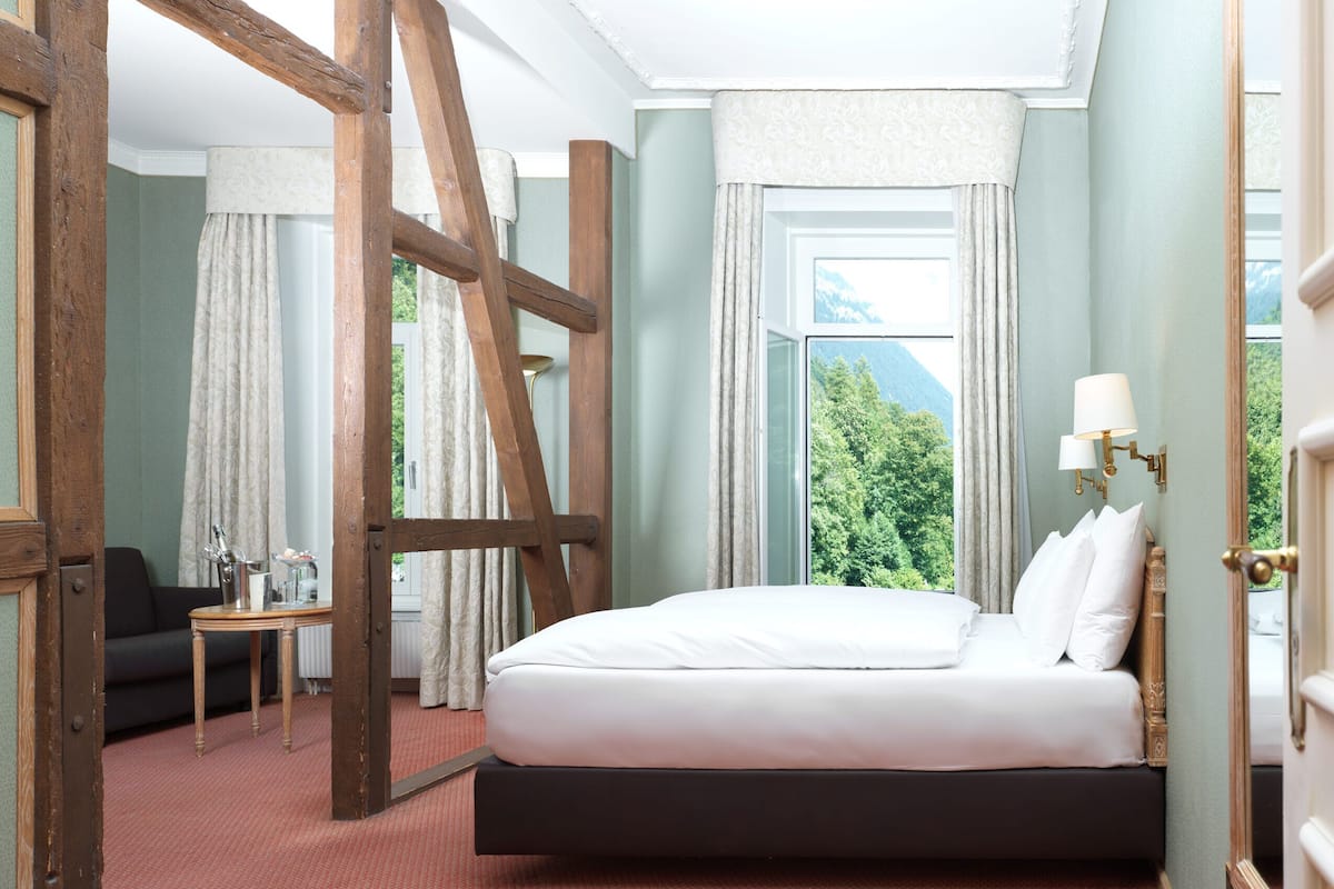 junior suite | 1 bedroom, hypo-allergenic bedding, minibar, in-room safe