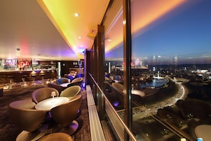 2 bars/lounges, rooftop bar