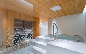 Indoor spa tub