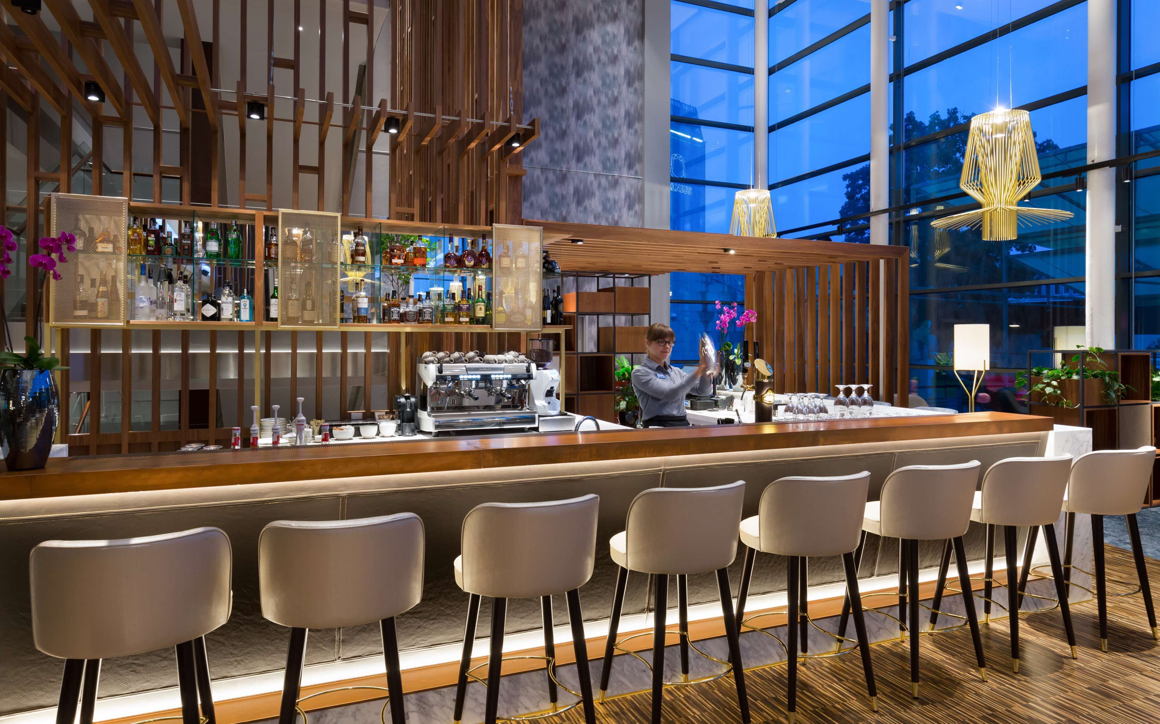 Lobby-lounge