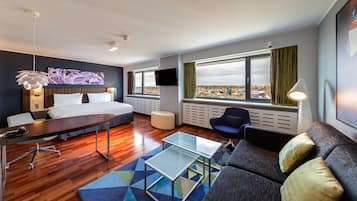 Suite, 1 Bedroom | Minibar, in-room safe, desk, blackout drapes