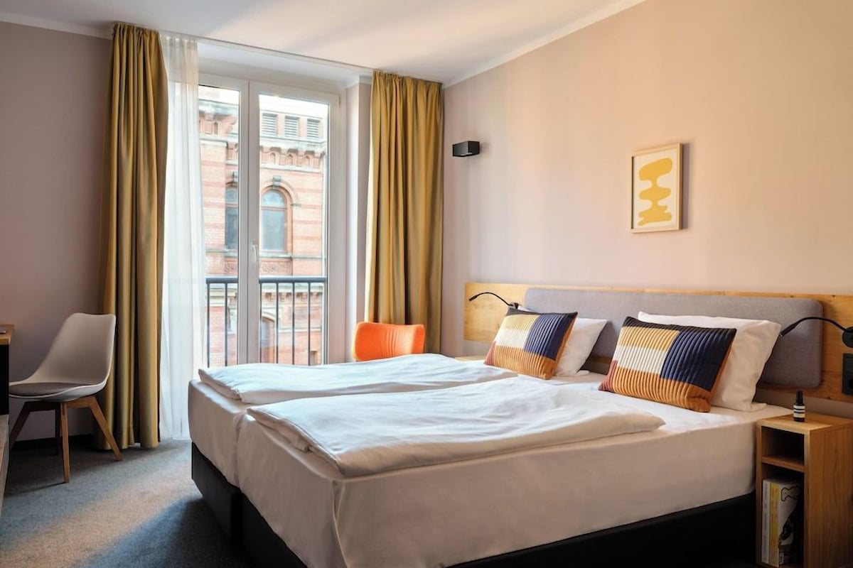 Hypo-allergenic bedding available, in-room safe, desk, blackout drapes