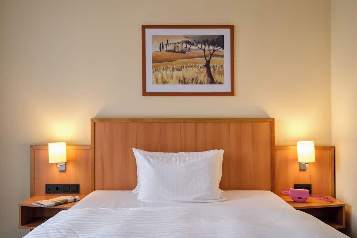 Comfort-Doppelzimmer | Allergikerbettwaren, Zimmersafe, Schreibtisch, Verdunkelungsvorhänge