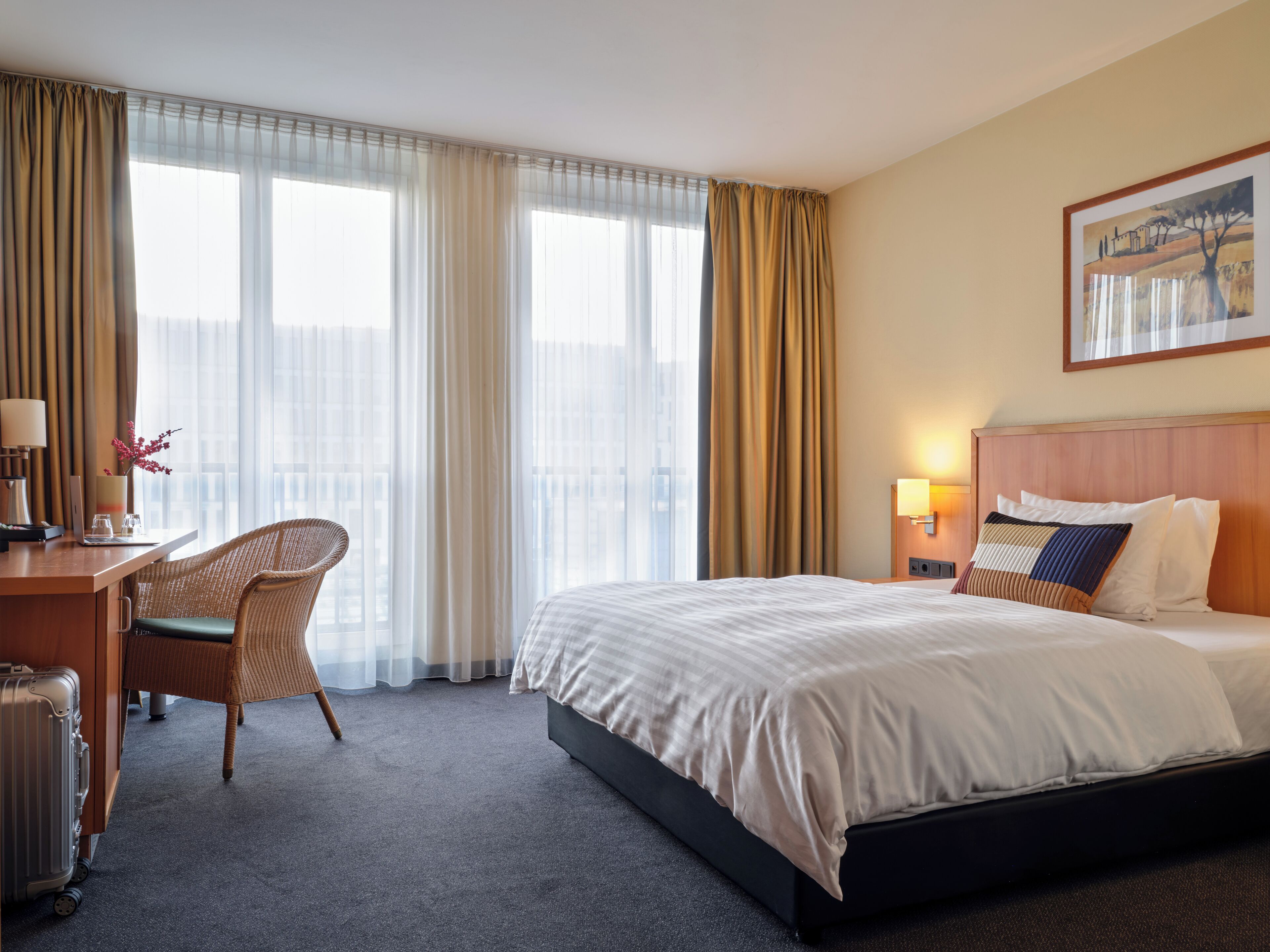 Kahden hengen comfort-huone | Allergiatestatut vuodevaatteet, tallelokero huoneessa, työpöytä