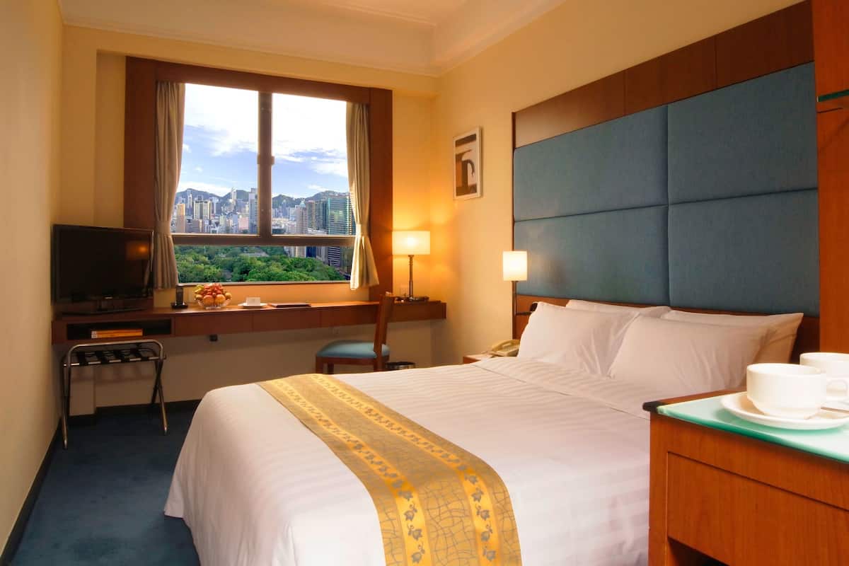 Luxe beddengoed, een kluis op de kamer, een bureau