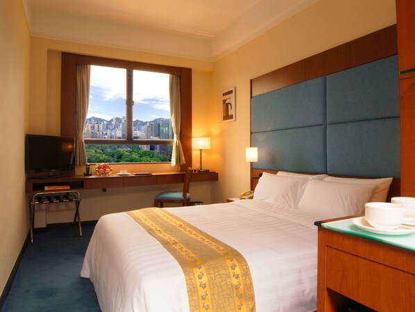 Premium bedding, in-room safe, desk, blackout curtains