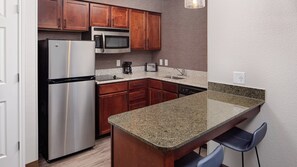 1 bedroom, premium bedding, desk, laptop workspace