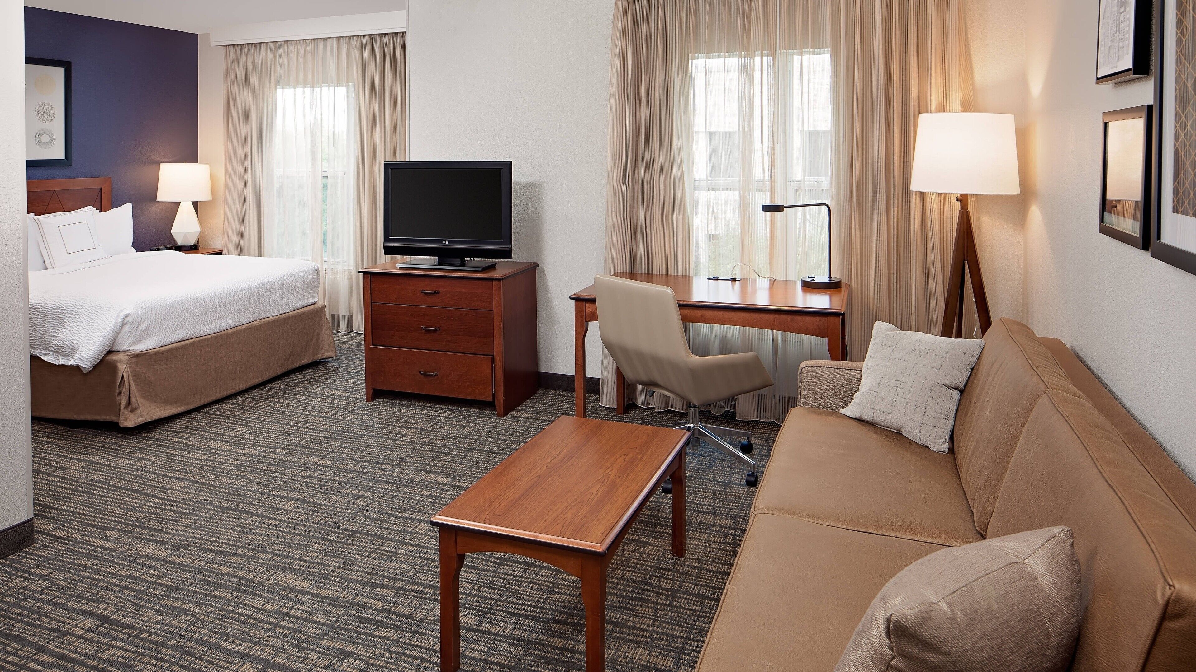 1 bedroom, premium bedding, desk, laptop workspace