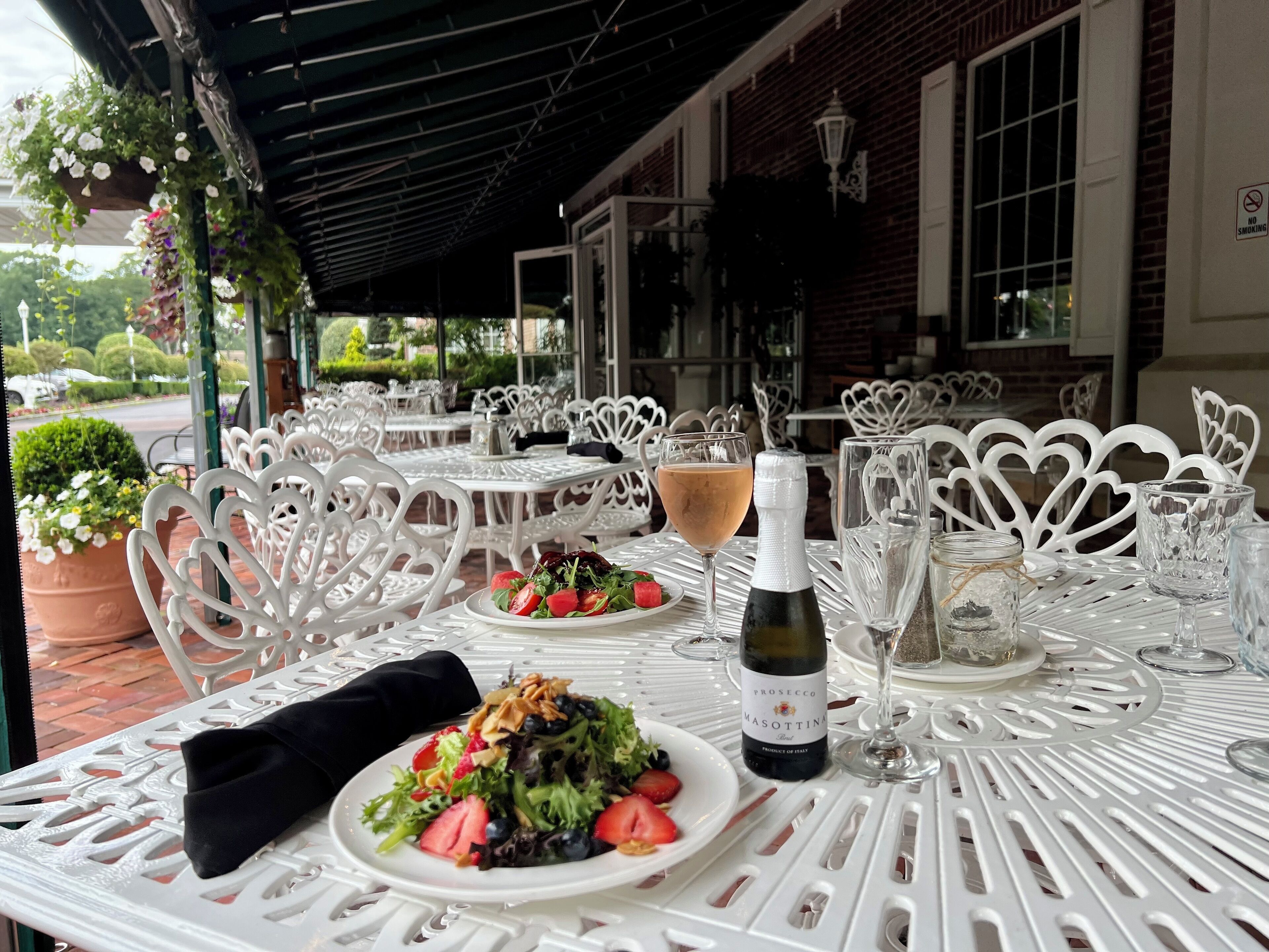 breakfast, lunch, dinner served; american cuisine, al fresco dining