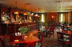 Breakfast, lunch, dinner served; American cuisine, al fresco dining