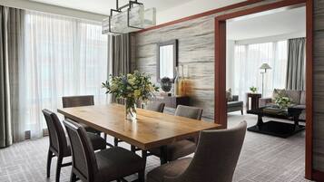 Premium bedding, minibar, in-room safe, desk