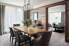 Premium bedding, minibar, in-room safe, desk