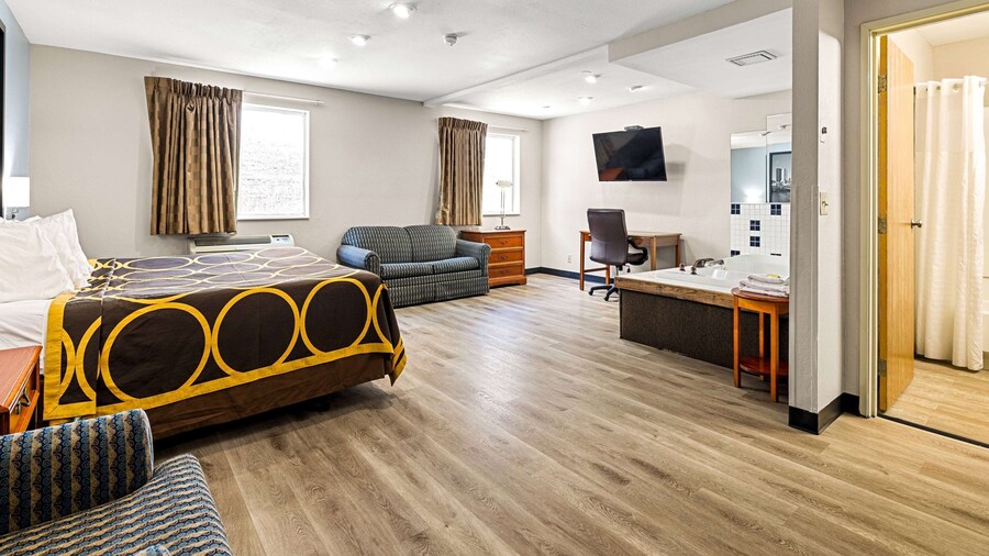 Super 8 by Wyndham Pittsburgh/Monroeville