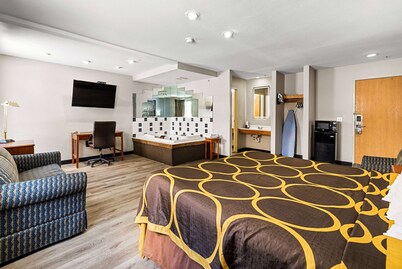 Super 8 by Wyndham Pittsburgh/Monroeville