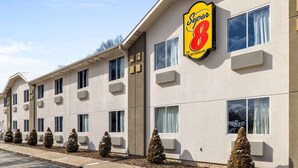 A hotel with a sign reading "Super 8 by Wyndham". It features multiple windows, air conditioning units, and a parking lot. - Super 8 by Wyndham Pittsburgh/Monroeville (Pittsburgh)