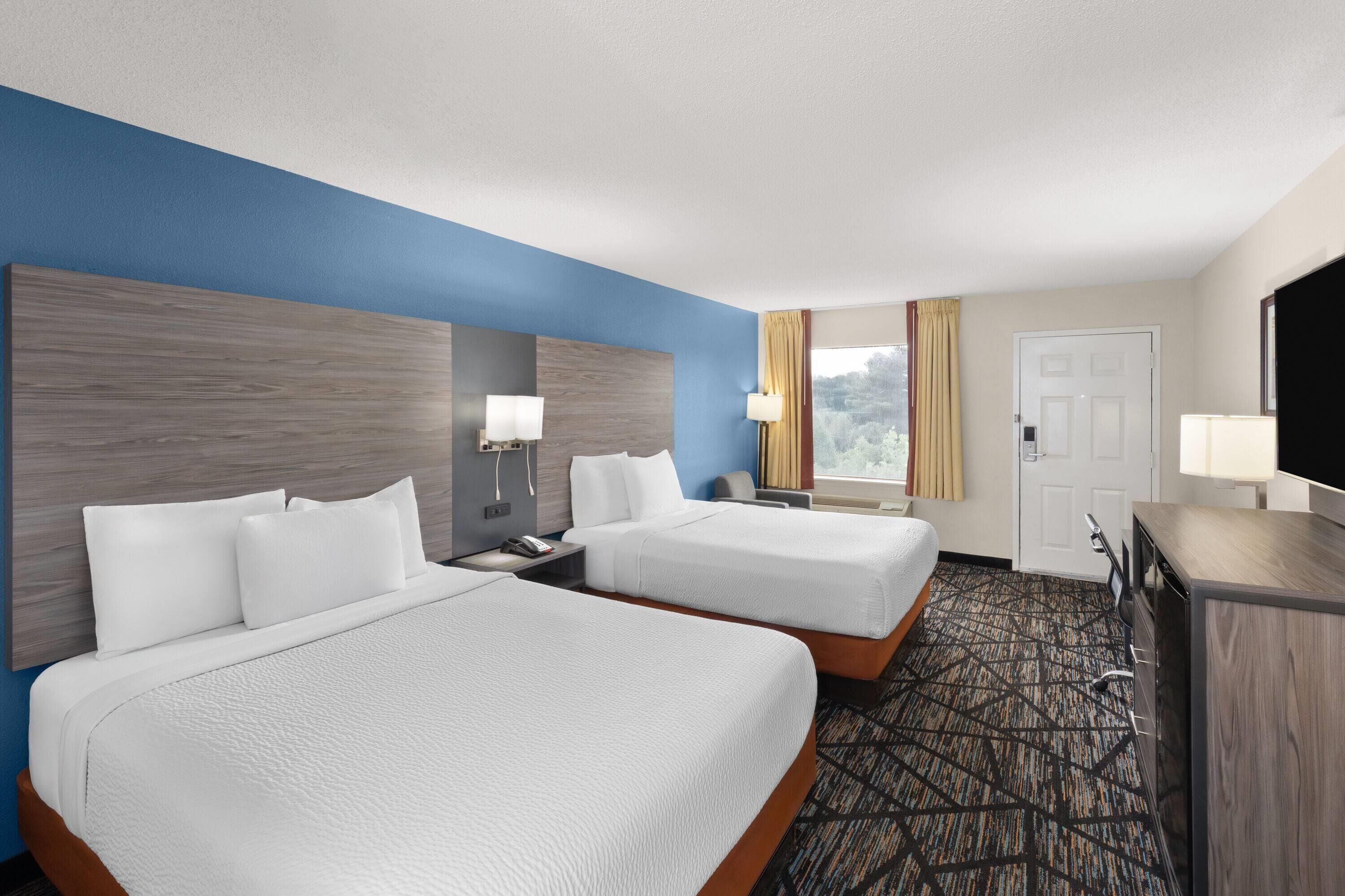 Ropa de cama de alta calidad, escritorio y cortinas blackout 