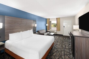 Premium bedding, desk, blackout curtains, free cots/infant beds - Baymont by Wyndham Richburg/Chester Area (Richburg)